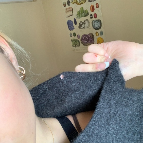 Brandy Melville Cashmere Sweater - Picture 2 of 2